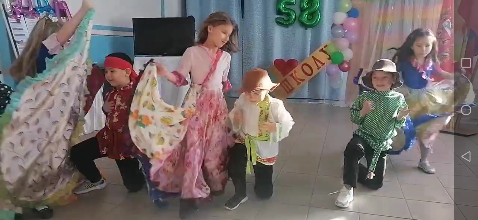 Выступление на празднике «День родной школы». Цыганский танец.