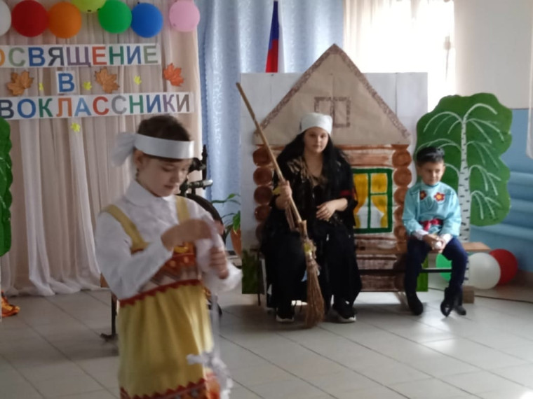 Выступление театра «Гармония» на празднике «Посвящение в первоклассники».