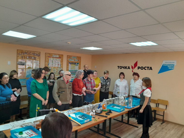 ?"Центр Точка роста МАОУ Кировская СОШ" естественно-научной направленности"?.